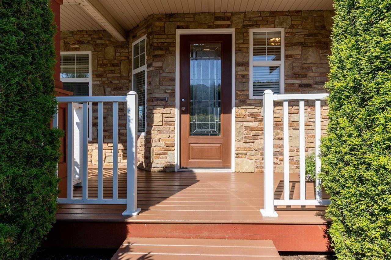35487 Strathcona Court - Photo 2 of 12