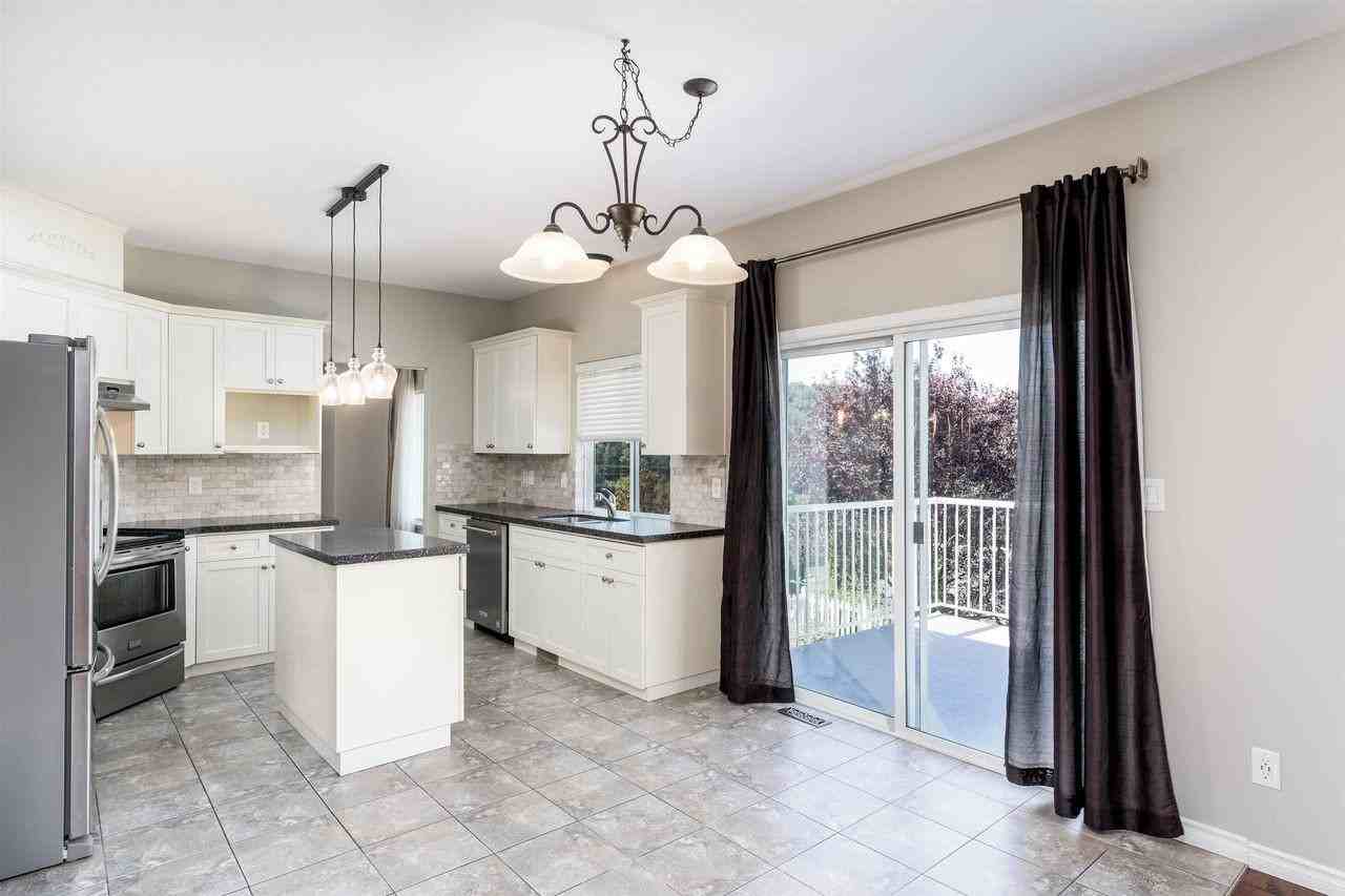 35487 Strathcona Court - Photo 3 of 12