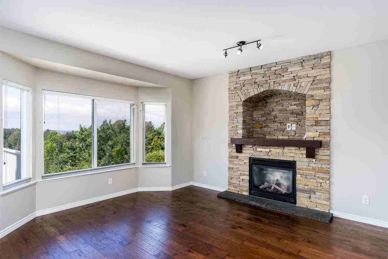 35487 Strathcona Court - Photo 6 of 12