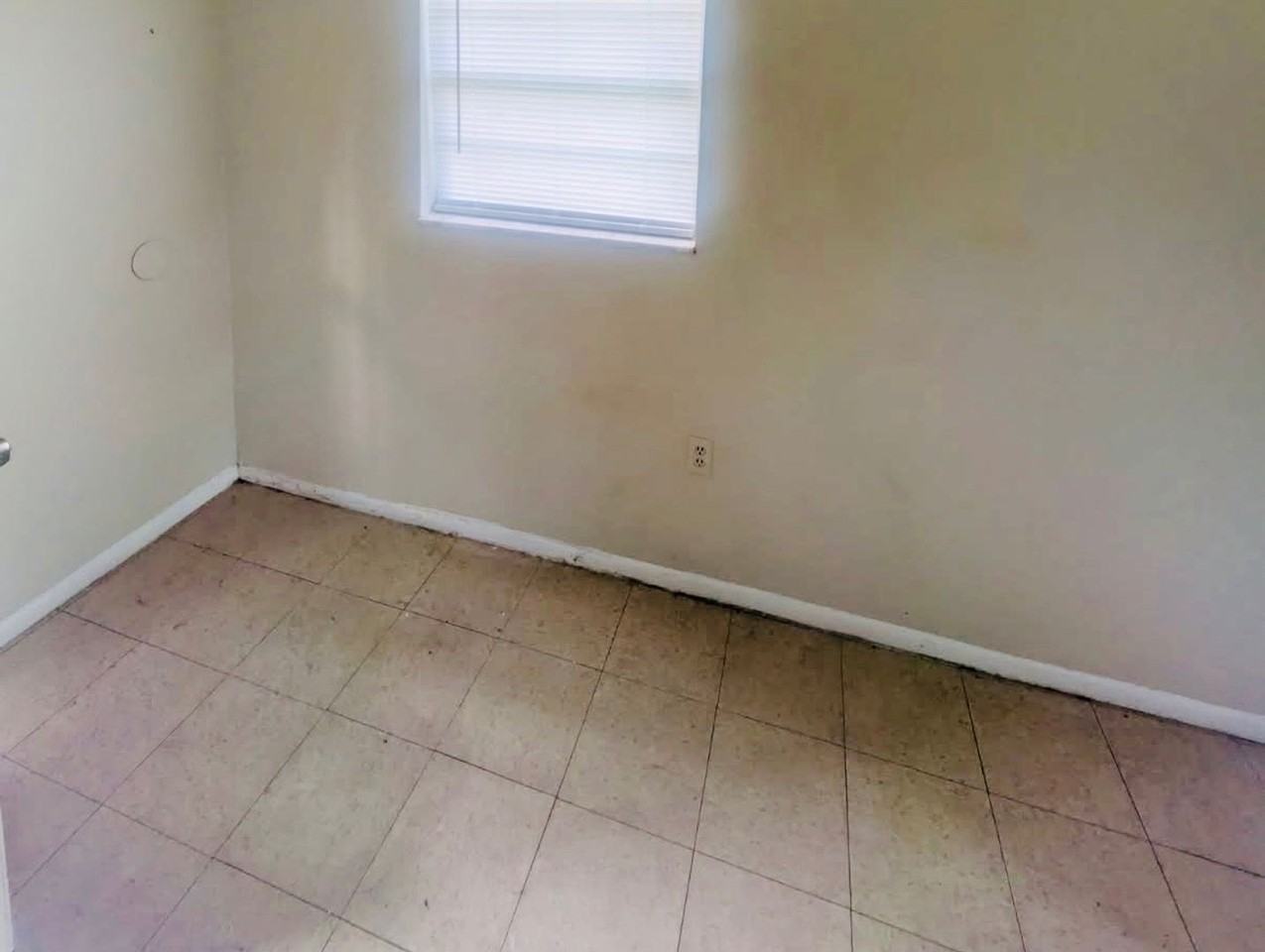 7068 County Road 213 - Photo 6 of 8