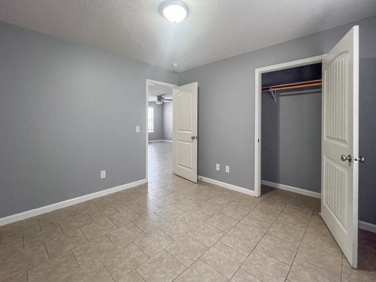 Shirley Lane Apartments - Photo 4 of 18