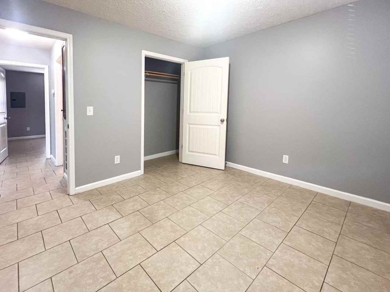 Shirley Lane Apartments - Photo 6 of 18