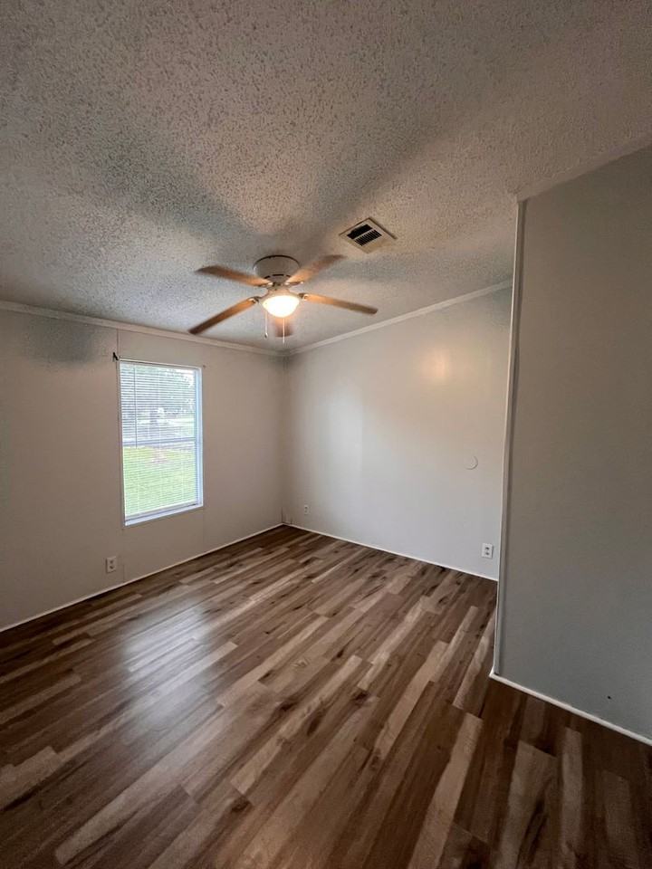 5433 Setter Dr - Photo 3 of 15