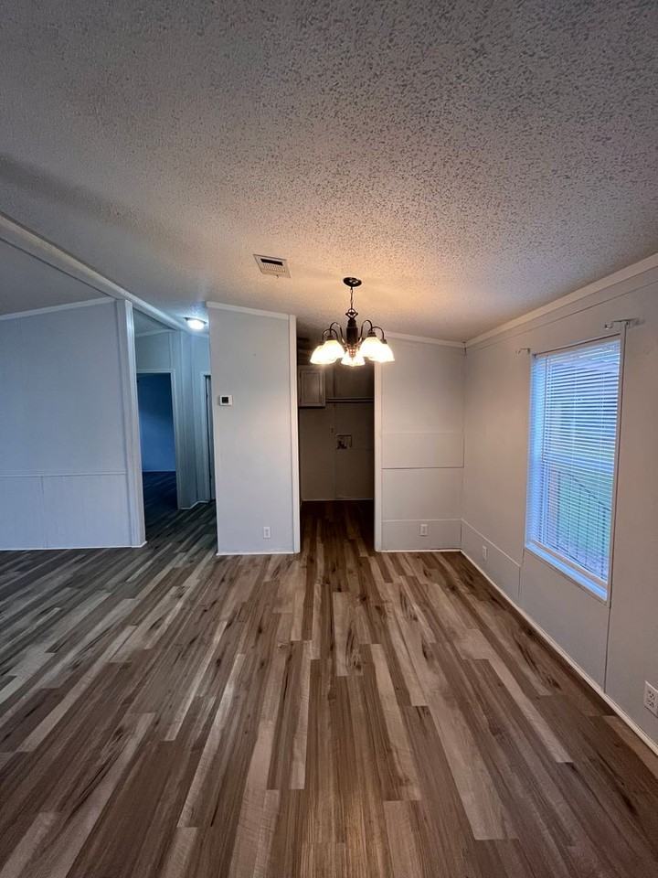 5433 Setter Dr - Photo 6 of 15