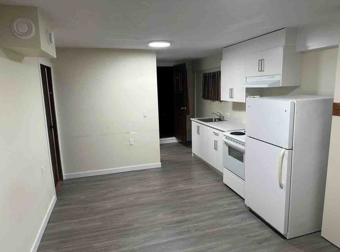19741 54a Ave - Photo 3 of 9