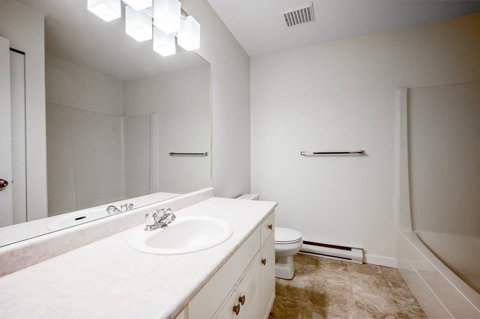 575 Wade Ave E - Photo 3 of 6