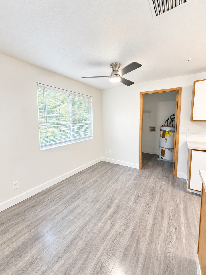 Cascadian East Apartments - Photo 4 of 9