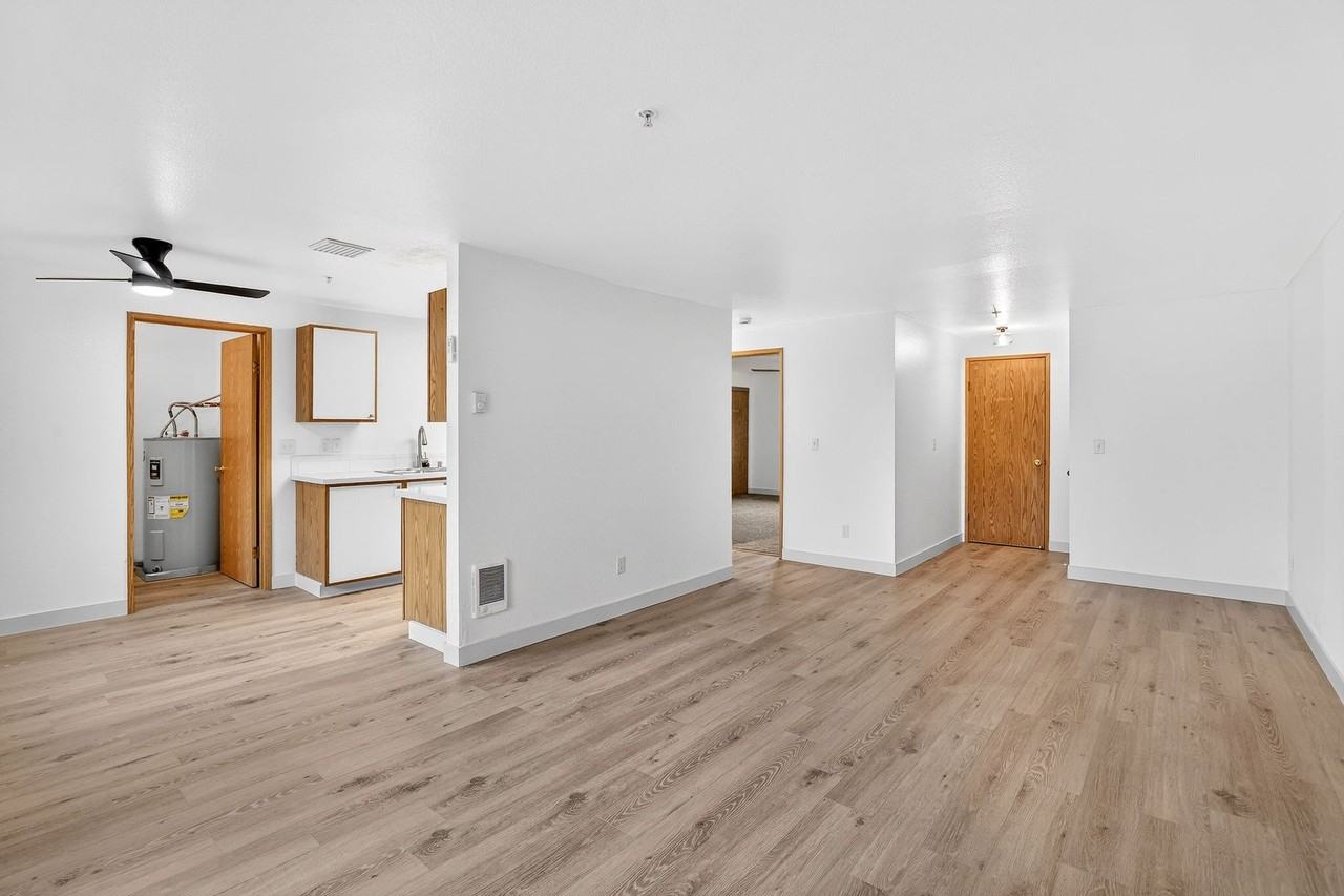 Cascadian East Apartments - Photo 7 of 9