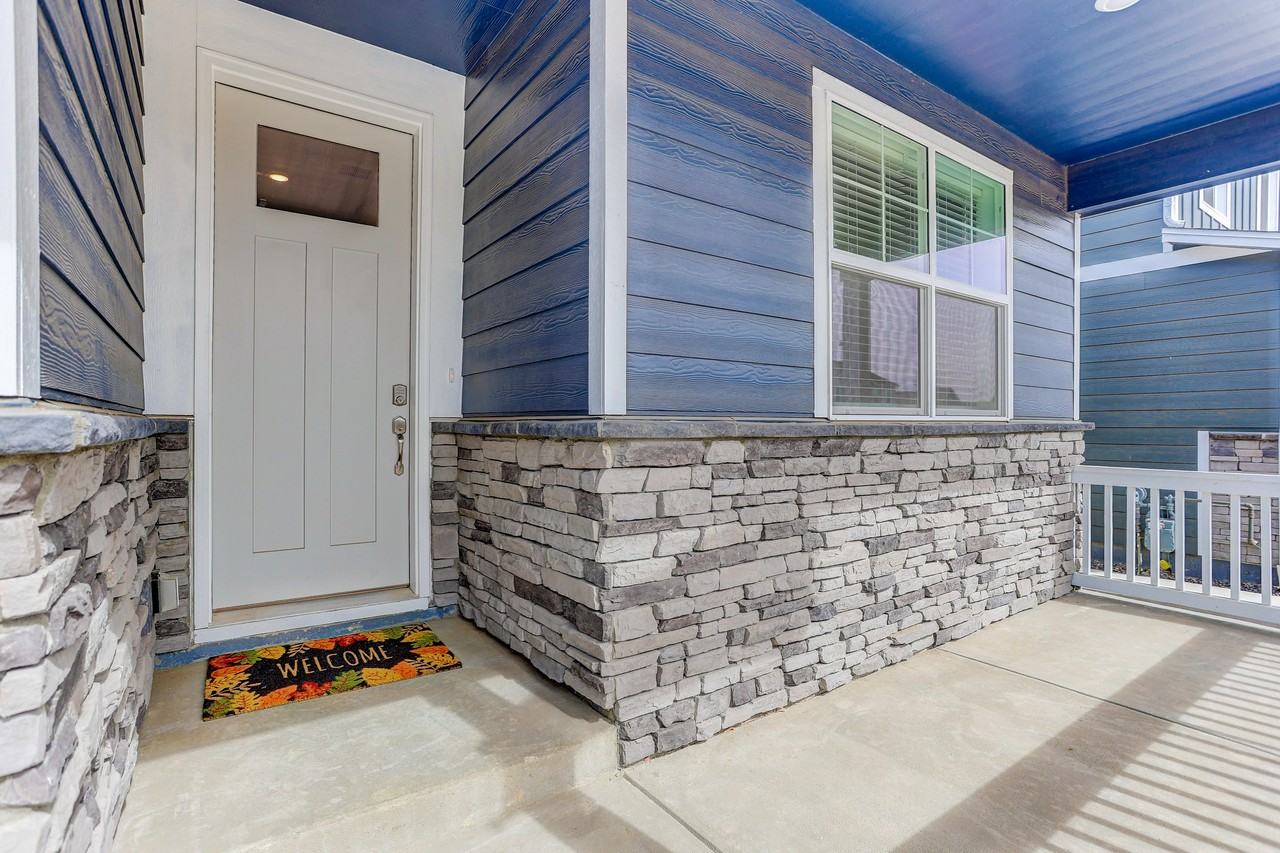 826 Elias Tarn Dr #1 - Photo 4 of 39