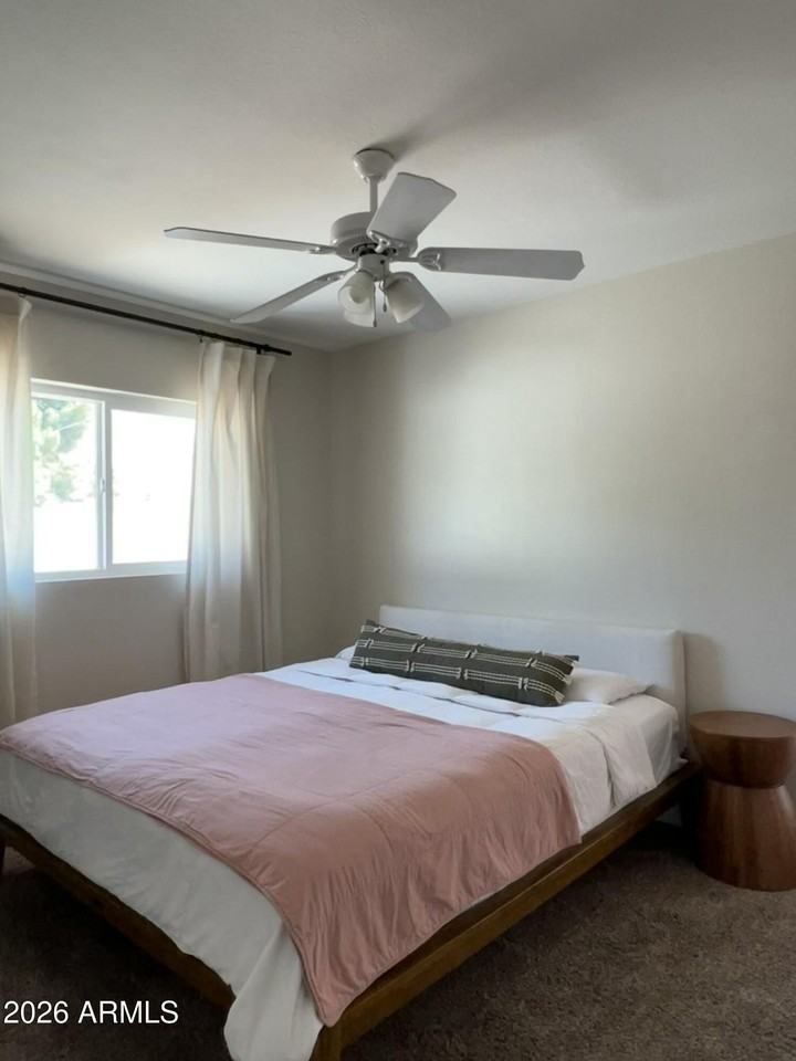 1114 W 10th St - Photo 5 of 11