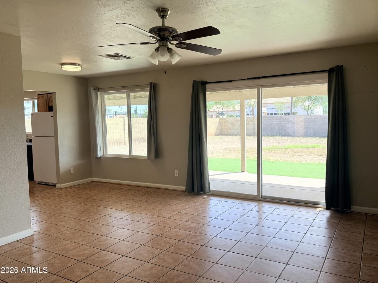 2913 W Woodridge Dr - Photo 4 of 25