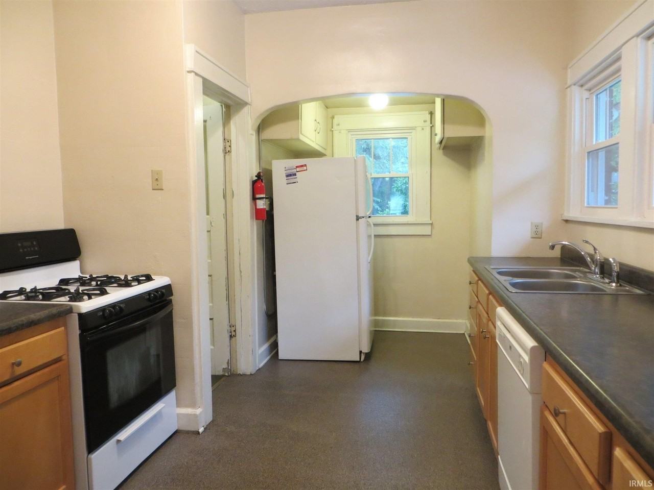 119 S Bryan Ave - Photo 6 of 13