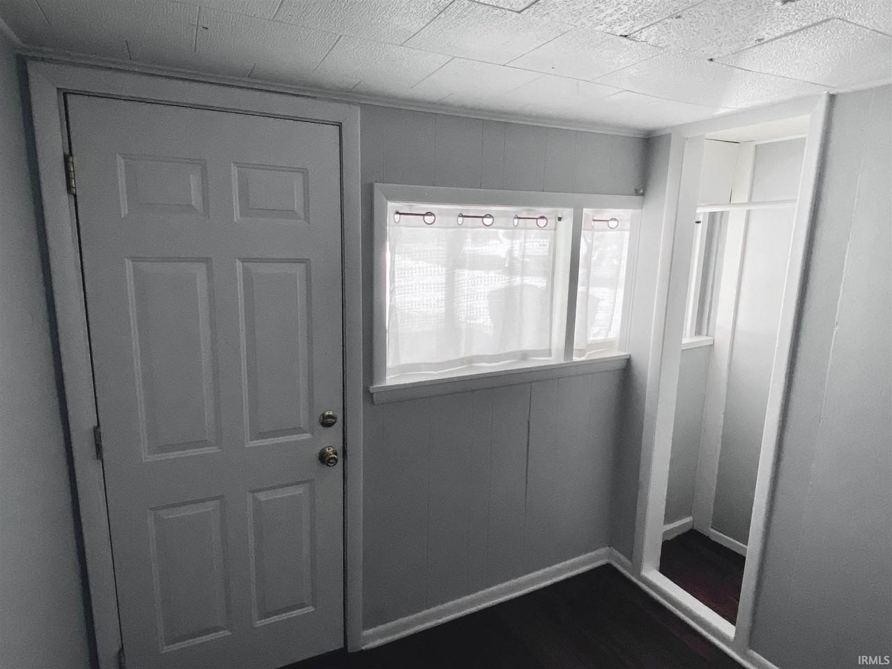 809 S Washington St - Photo 3 of 33