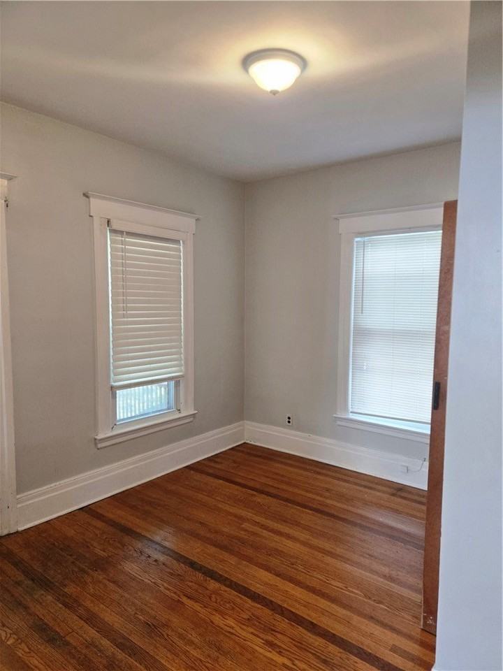 108 Vassar St - Photo 5 of 21