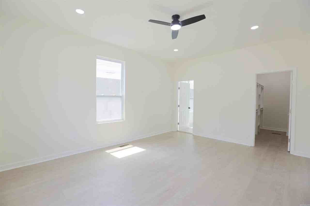 1006 S Cross St - Photo 3 of 36