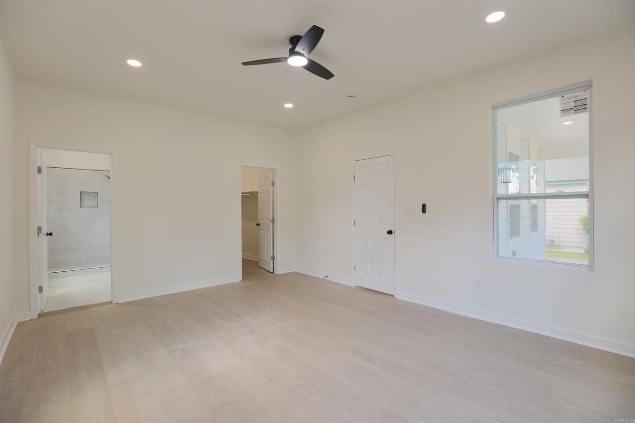 1006 S Cross St - Photo 4 of 36