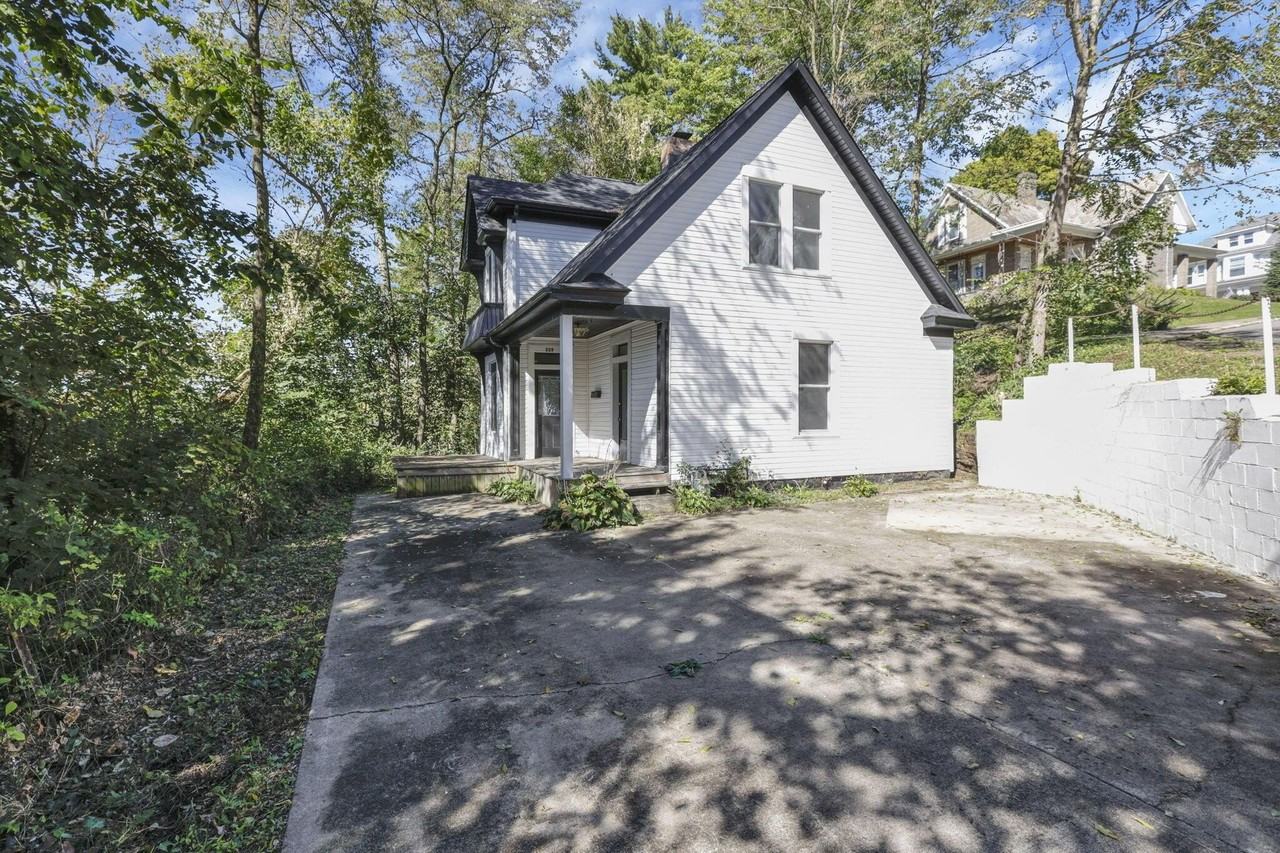 229 N Spring St - Photo 3 of 50