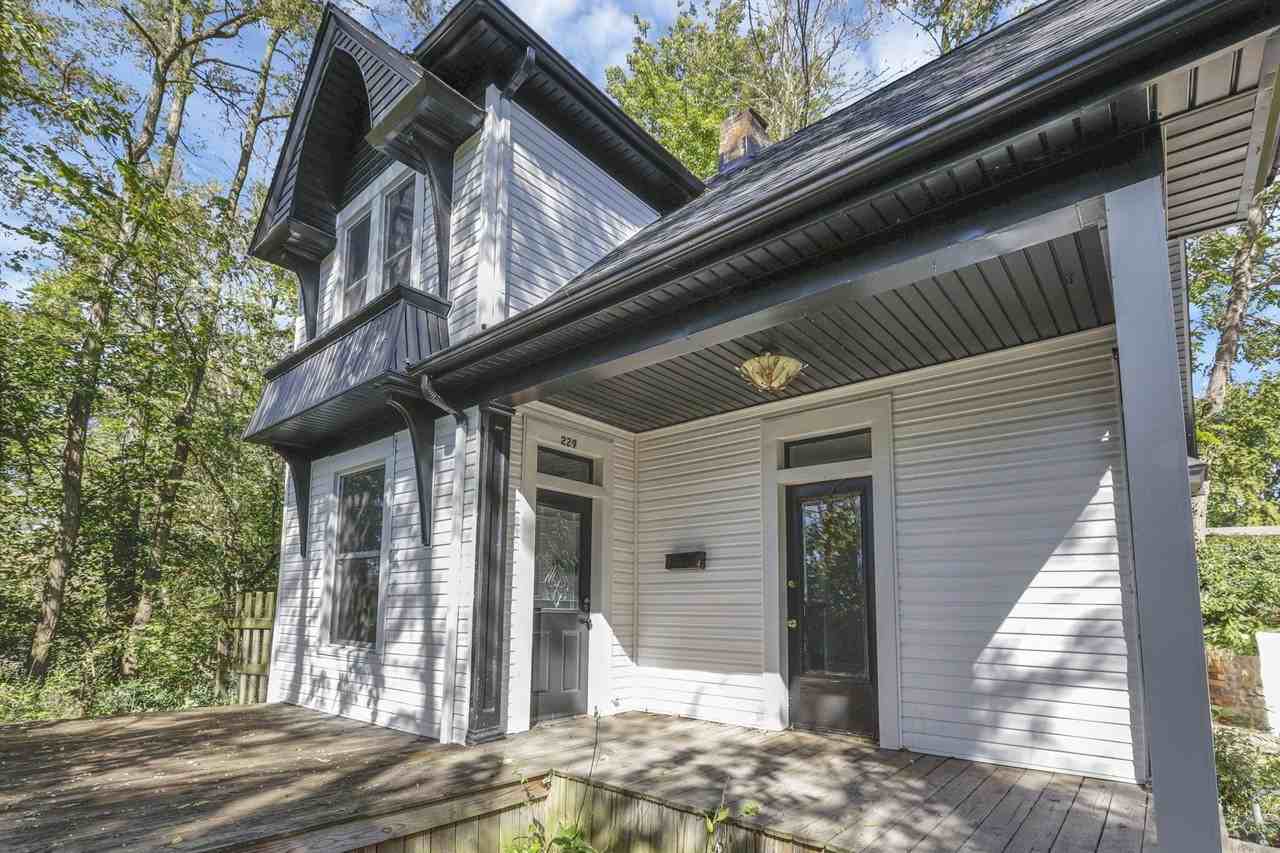 229 N Spring St - Photo 4 of 50