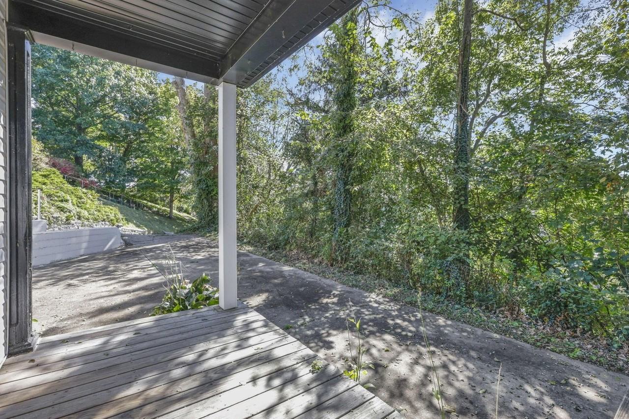 229 N Spring St - Photo 7 of 50
