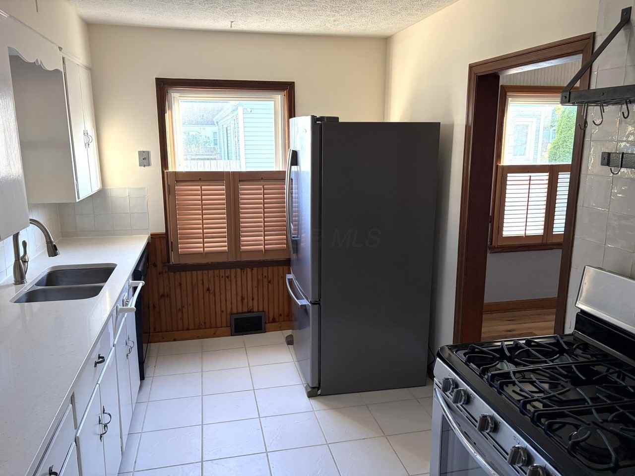 308 Letchworth Ave - Photo 6 of 23