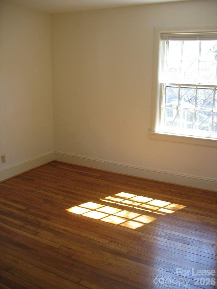 3043 Park Rd - Photo 4 of 10
