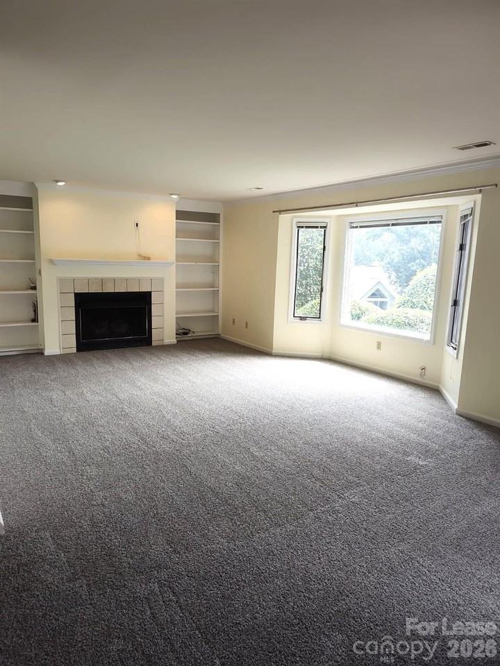 111 Bluffview Ln - Photo 2 of 17