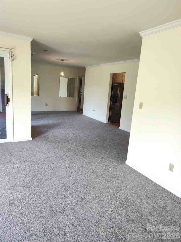 111 Bluffview Ln - Photo 3 of 17