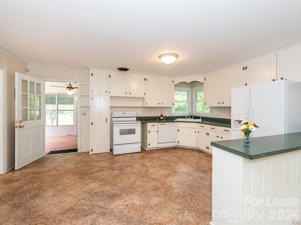 1301 N Sharon Amity Rd - Photo 7 of 25