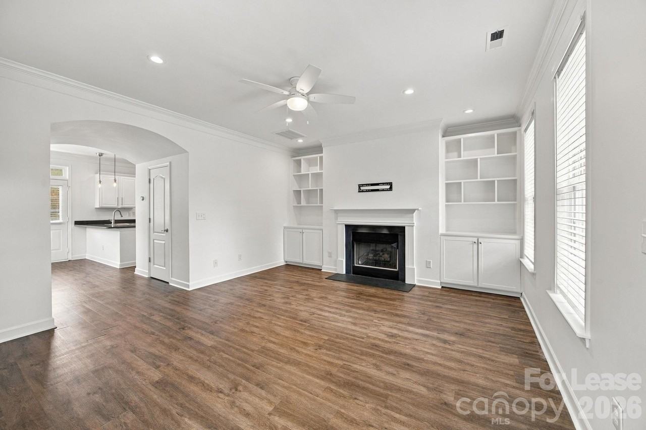 10007 Ansonborough Sq - Photo 6 of 30