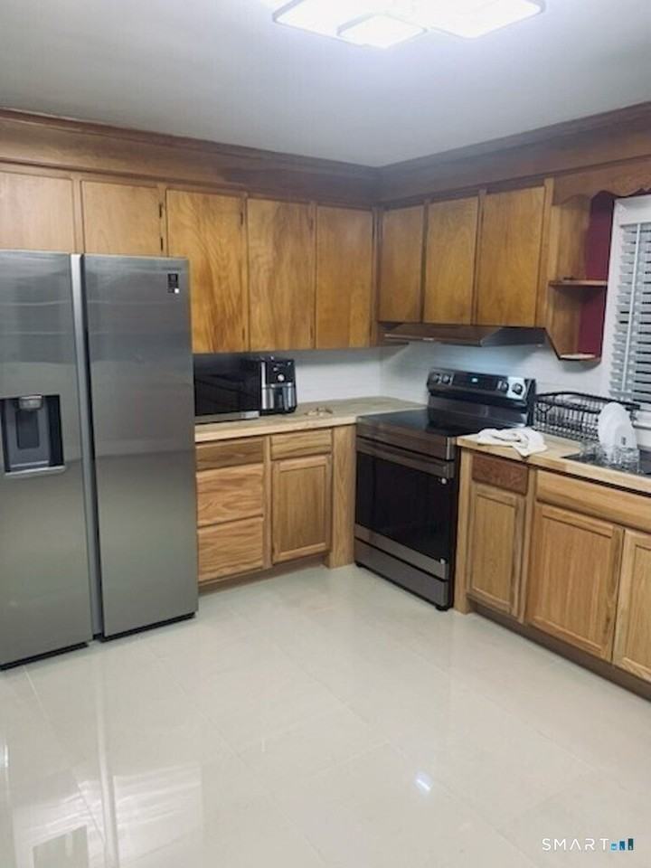 47 Hallock St - Photo 2 of 16