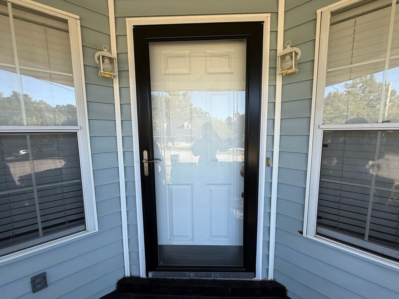 1022 Dekalb St - Photo 2 of 18
