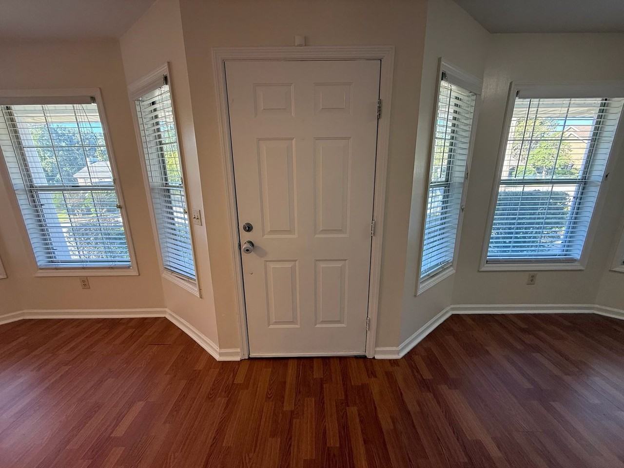 1022 Dekalb St - Photo 4 of 18
