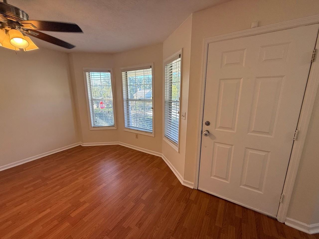 1022 Dekalb St - Photo 5 of 18