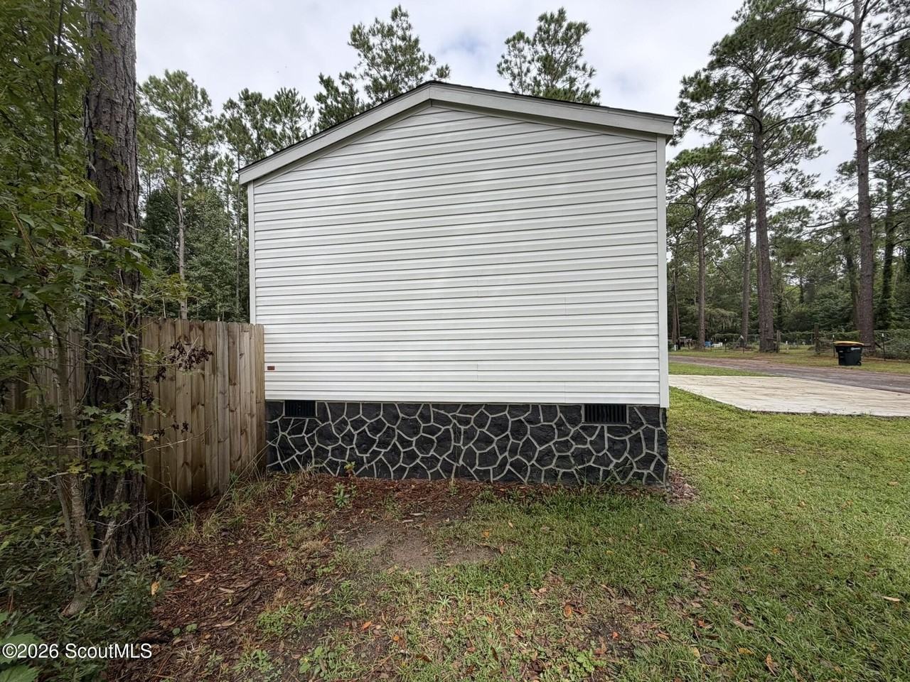 1021 Taylor Dr Se - Photo 4 of 12