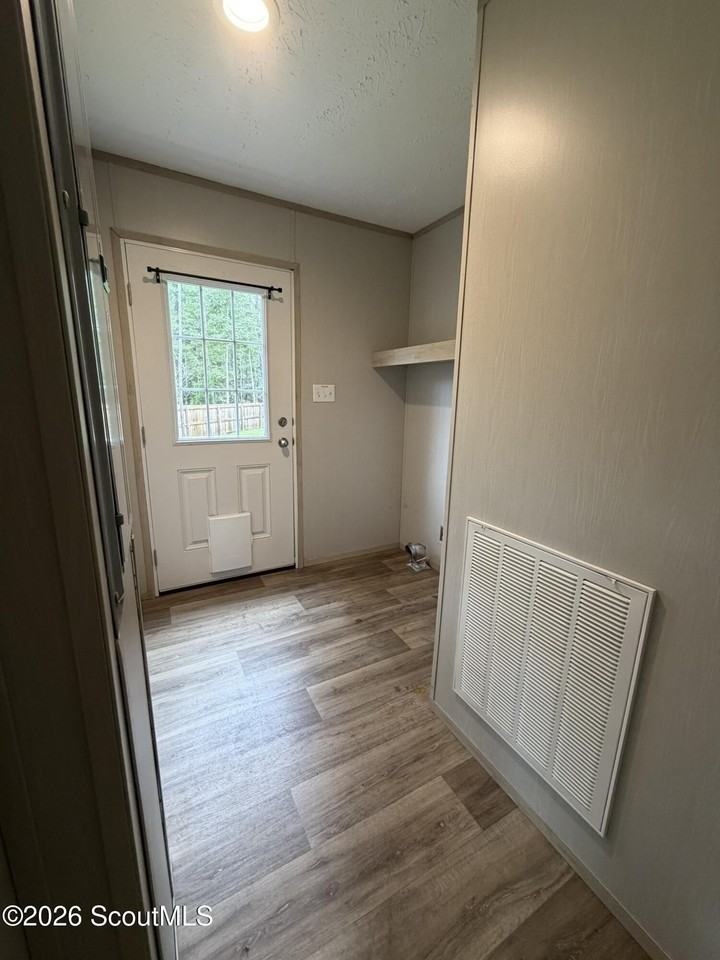 1021 Taylor Dr Se - Photo 7 of 12