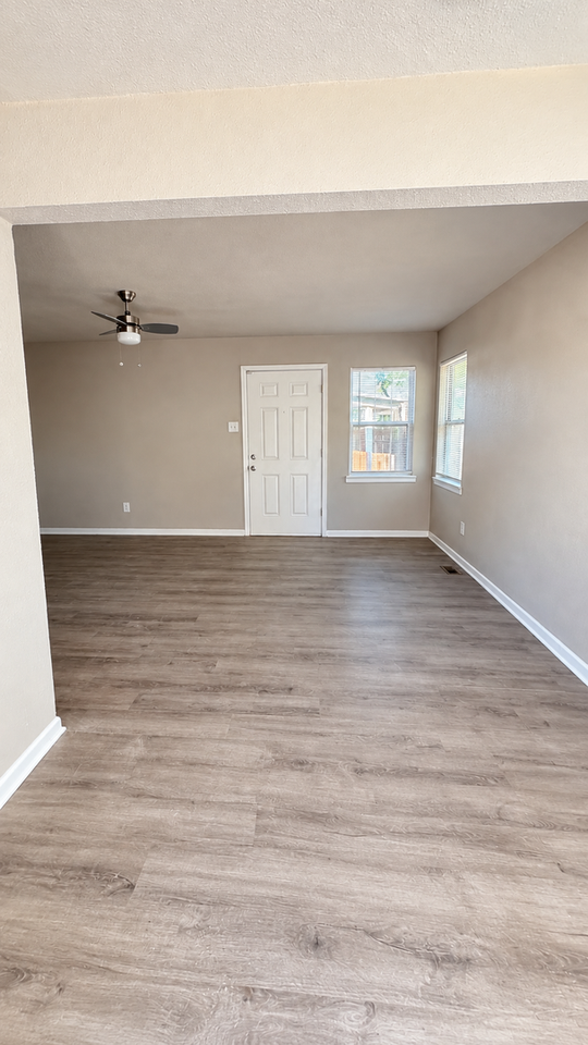 4073 Potomac Ave #B - Photo 3 of 26