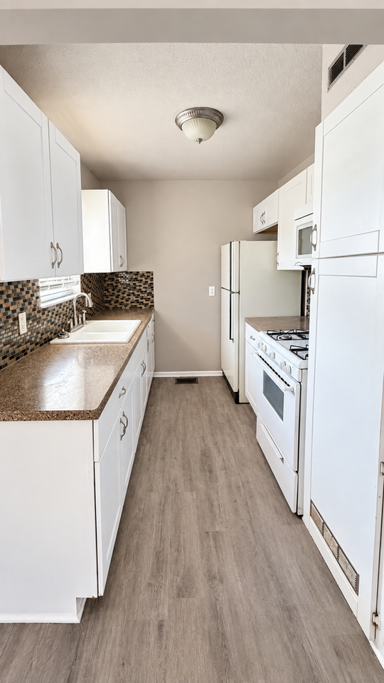 4073 Potomac Ave #B - Photo 6 of 26