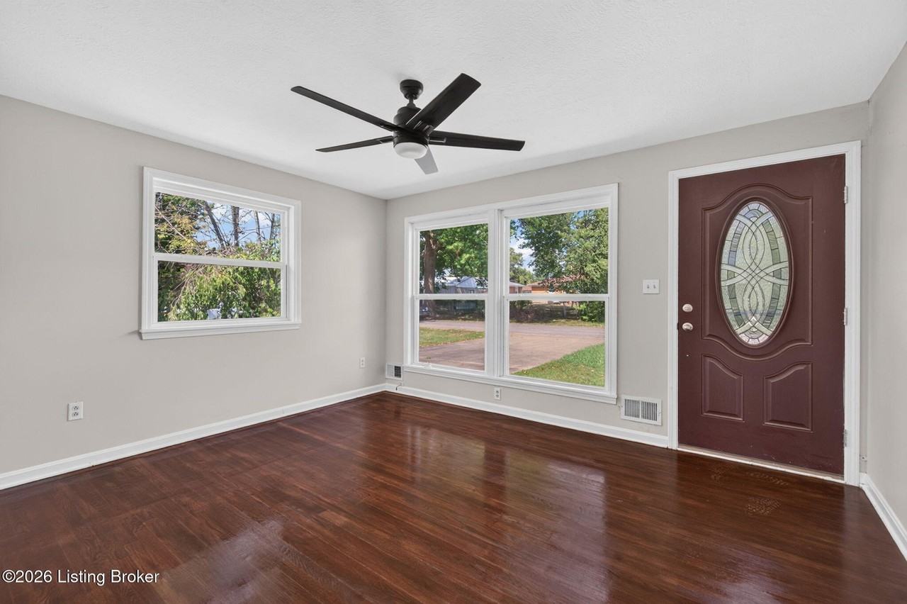 2424 Weber Ln - Photo 3 of 25