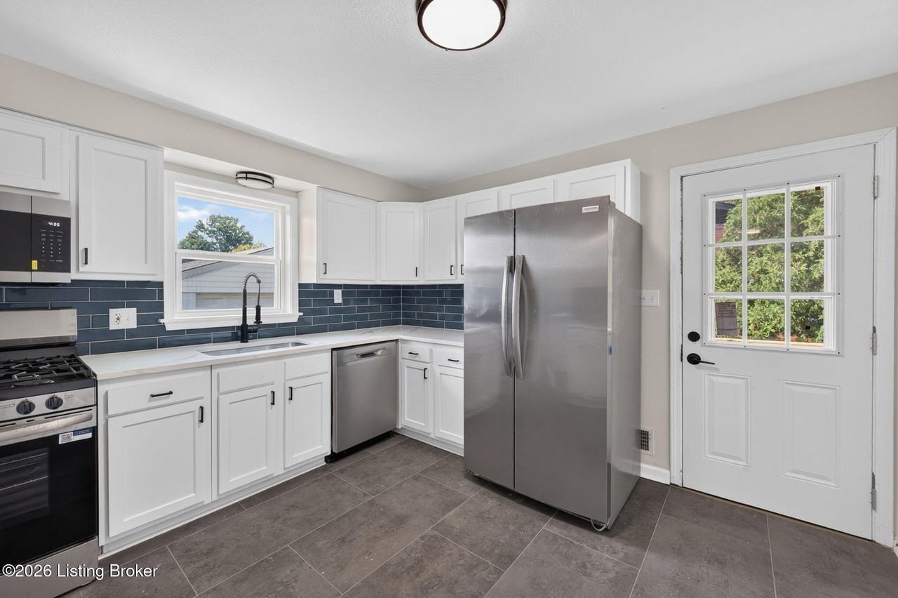 2424 Weber Ln - Photo 6 of 25