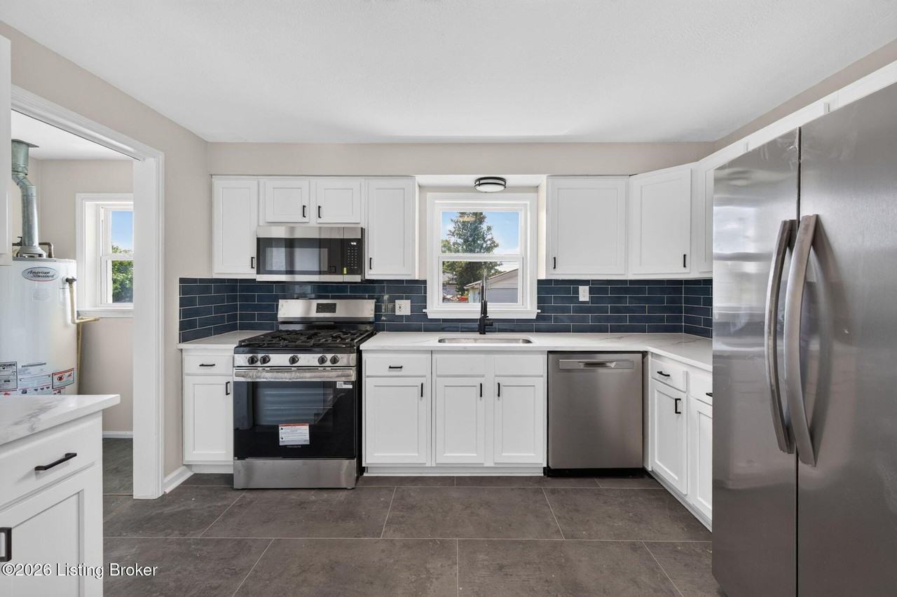 2424 Weber Ln - Photo 7 of 25
