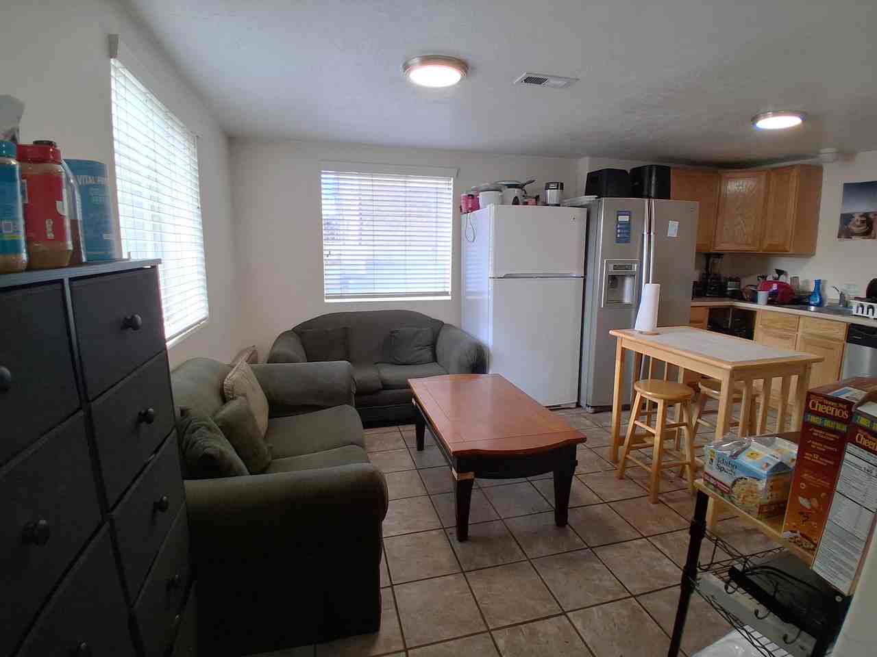 652 E 700 N - Photo 2 of 23