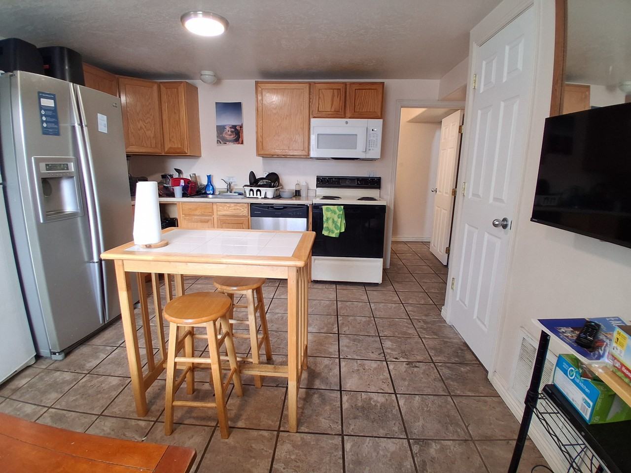 652 E 700 N - Photo 4 of 23