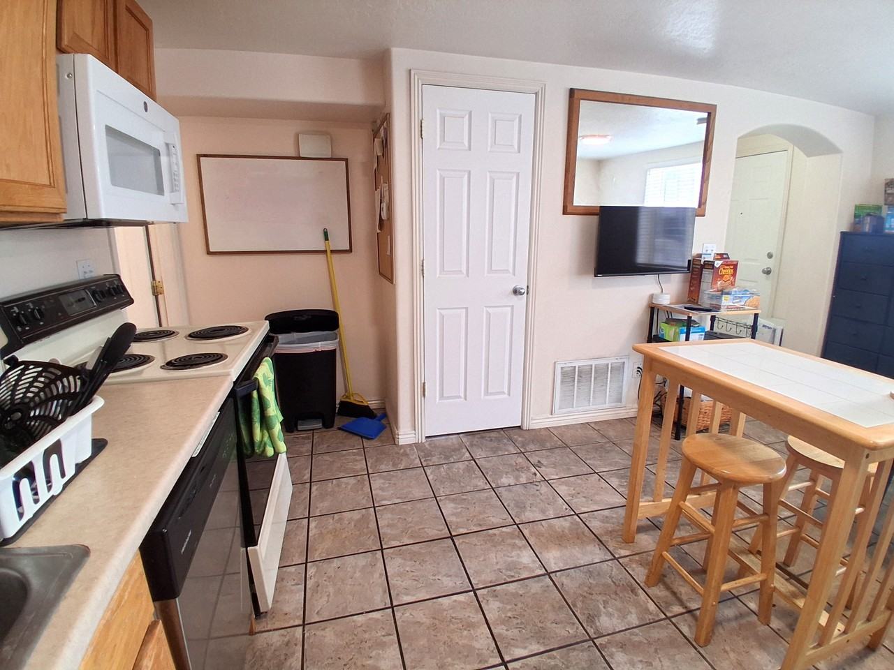 652 E 700 N - Photo 5 of 23
