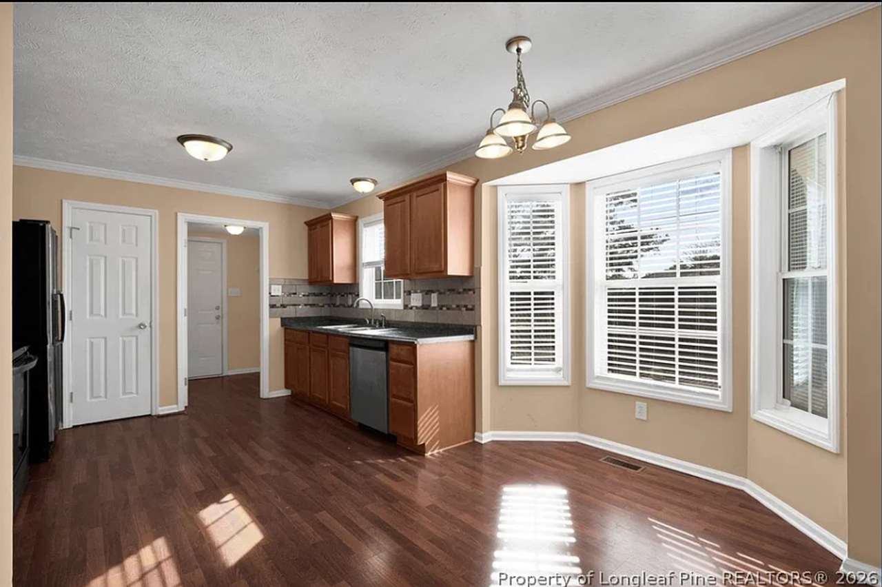 2460 Saltwood Rd - Photo 6 of 22
