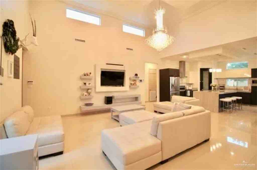 2223 Isiah St - Photo 7 of 38