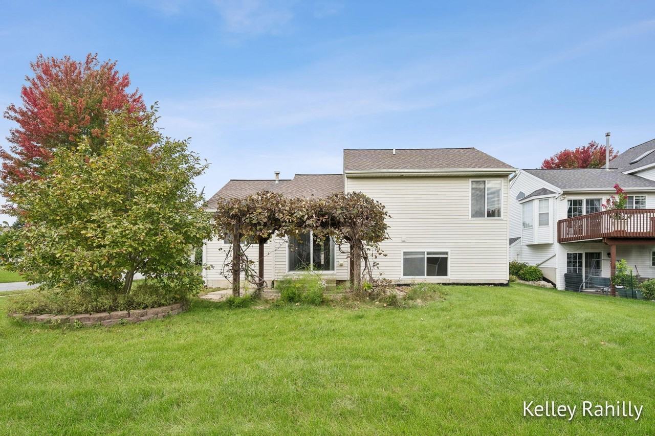 5750 Sugarberry Dr Se - Photo 2 of 27
