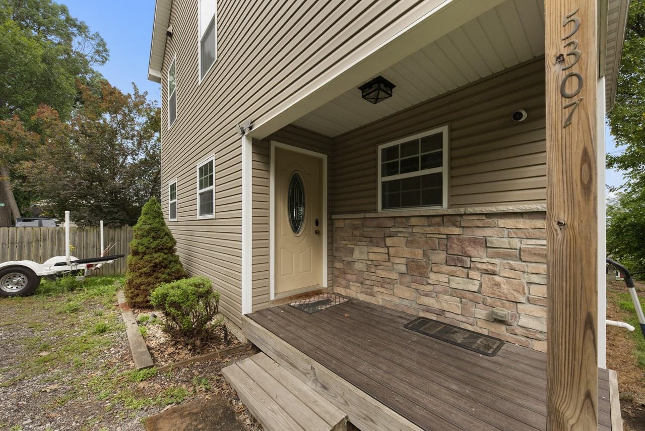 5307 Dickson St - Photo 4 of 50
