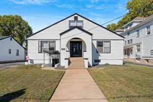 1015 E Walnut St - Photo 1 of 1