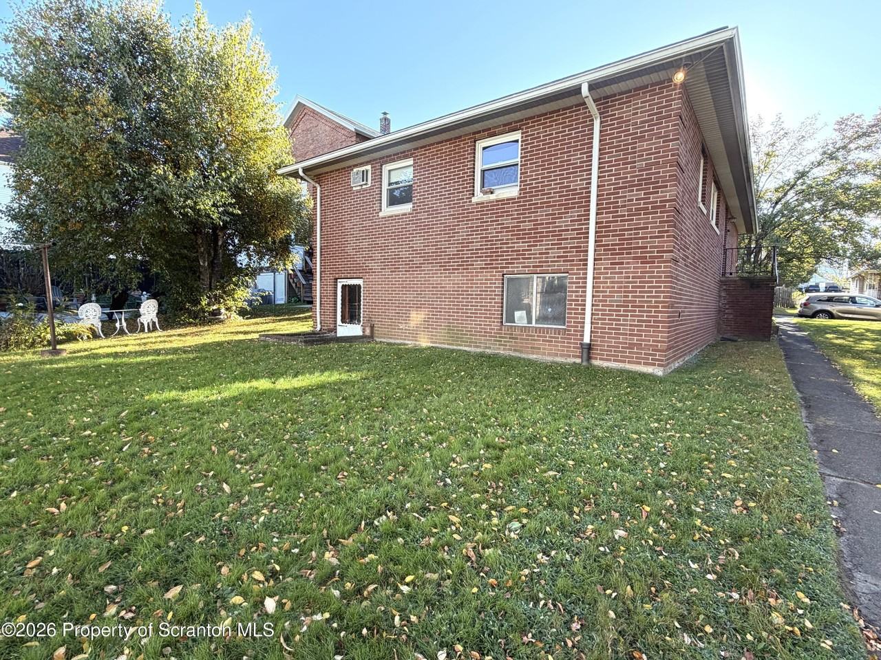 935 N Irving Ave - Photo 2 of 14