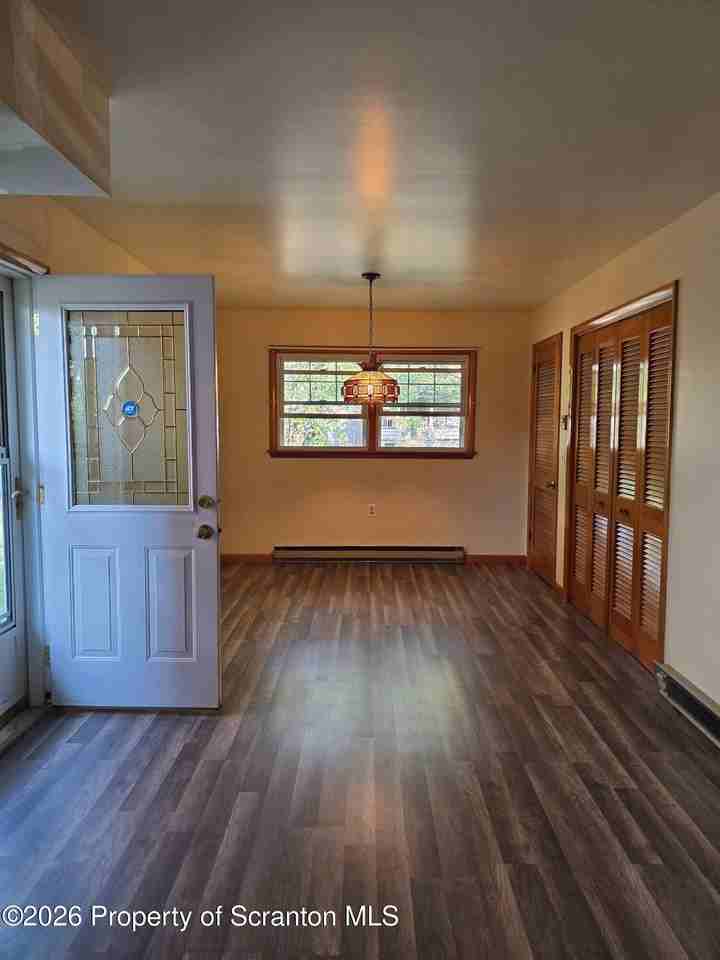 935 N Irving Ave - Photo 3 of 14